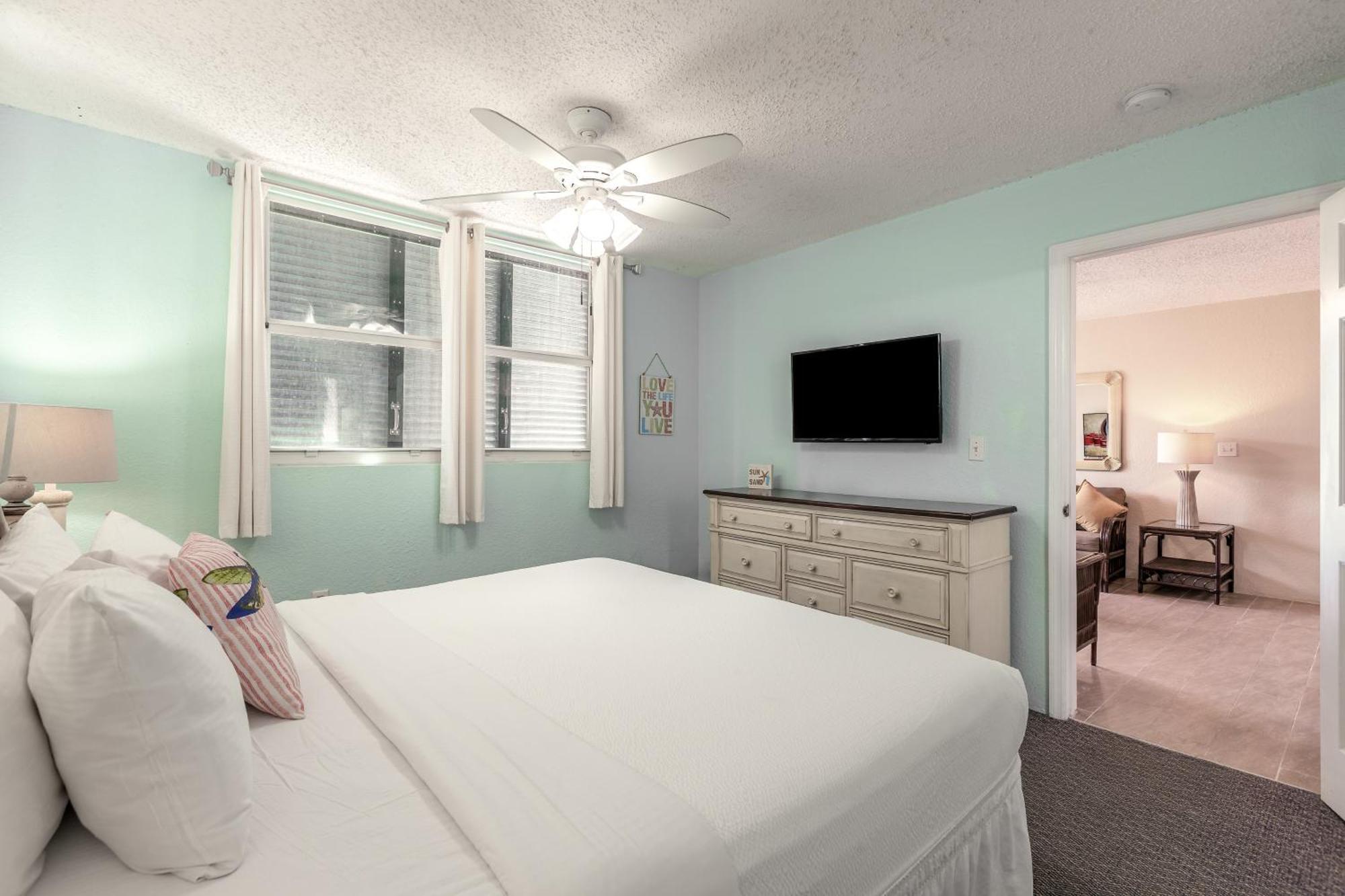 Sunrise Suites Saint Lucia Suite #201 Key West Room photo